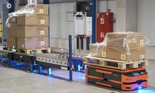 Safelog Transportrobo handover to Förde at Roman Mayer 310