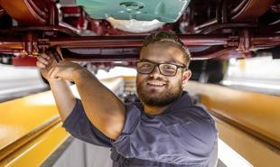 LogAuto Corinne Automobil Mechatroniker EFZ Nutzfahrzeuge 310